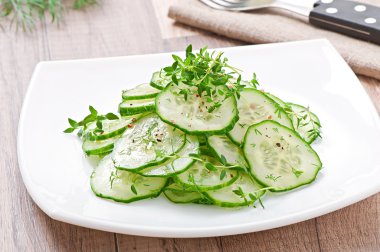 taze salatalık salatası