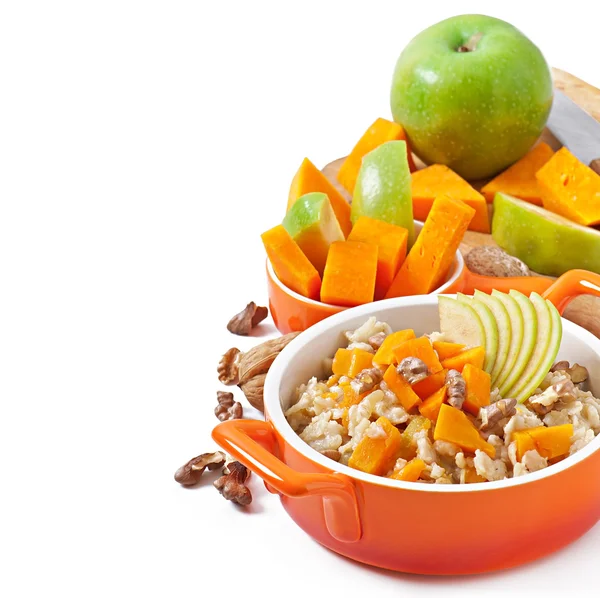 Oatmeal with pumpkin, apples, nuts and honey — Stock Photo, Image