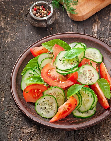 Tomato and cucumber salad with black pepper and basil — Stock Photo, Image