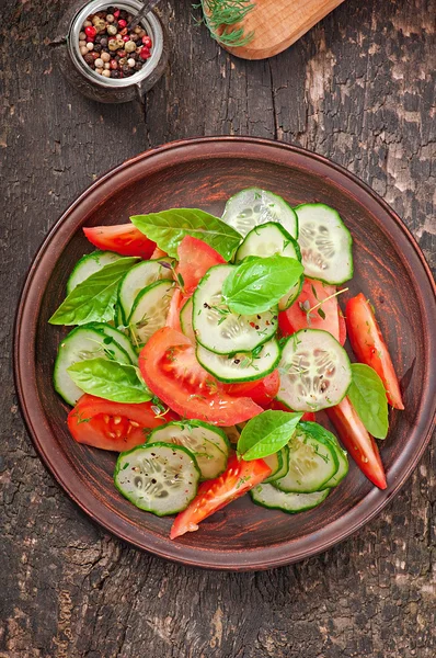 Tomato and cucumber salad with black pepper and basil — Stock Photo, Image