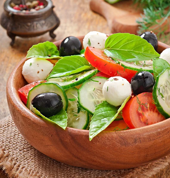 Ensalada griega de verduras frescas, primer plano —  Fotos de Stock