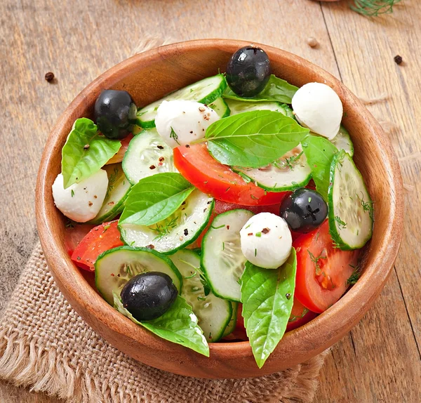 Insalata greca di verdure fresche, da vicino — Foto Stock