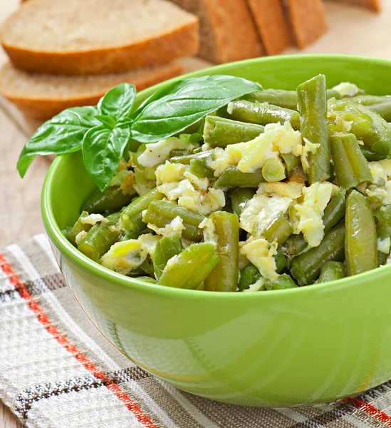 String beans with eggs in bowl. — Stock Photo, Image