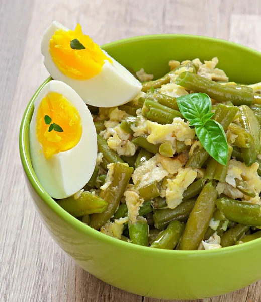String beans with eggs in bowl. — Stock Photo, Image