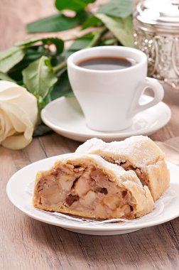 dilim elma strudel plaka