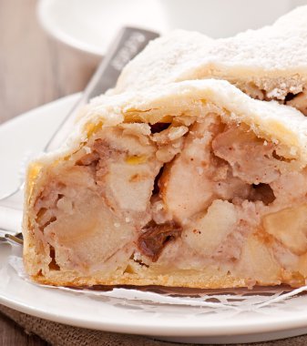 dilim elma strudel plaka