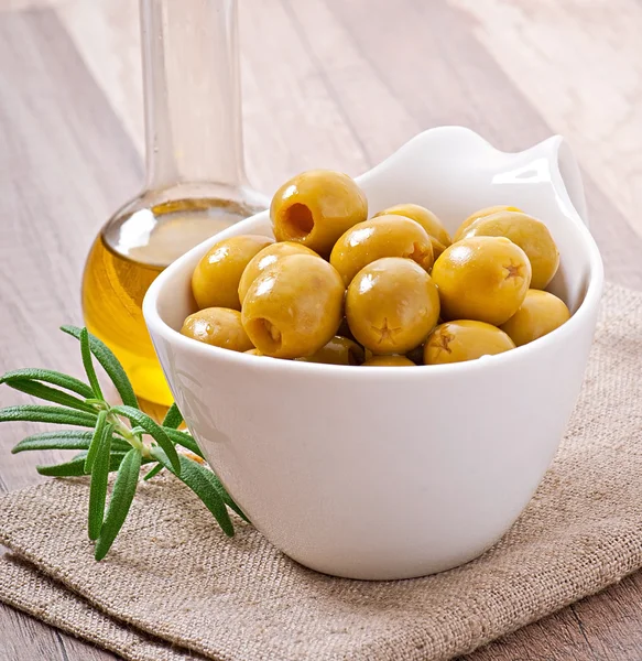 Green olives in a bowl — Stock Photo, Image