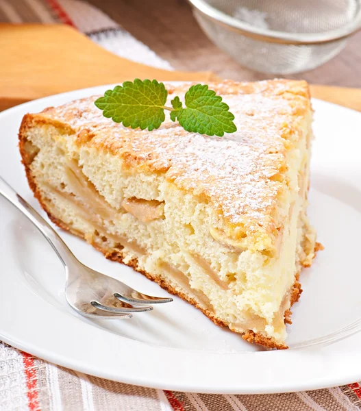 Fetta di torta di mele su un piatto — Foto Stock