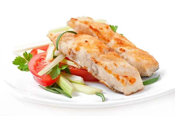 Fried filet fish and fresh vegetable salad — Stock Photo, Image