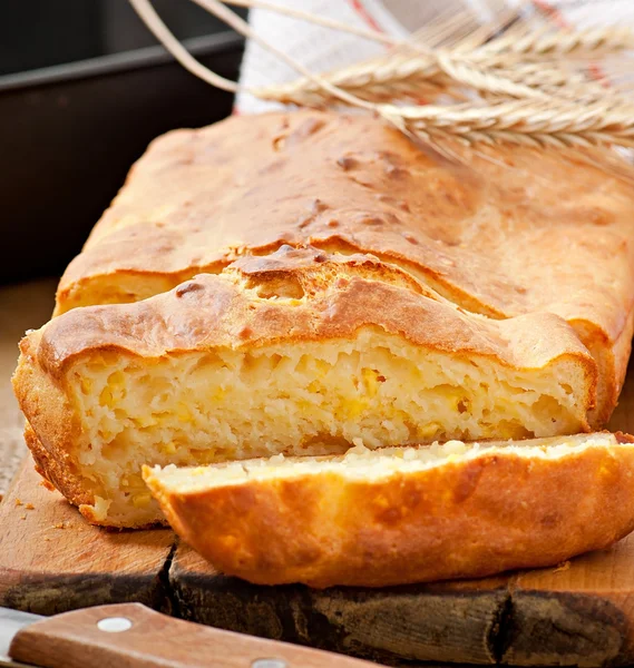 Домашний сырный хлеб — стоковое фото
