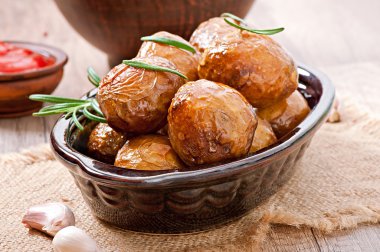 Biberiyeli fırında patates.