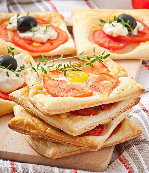 Mini puffs with tomatoes, cheese and egg — Stock Photo, Image