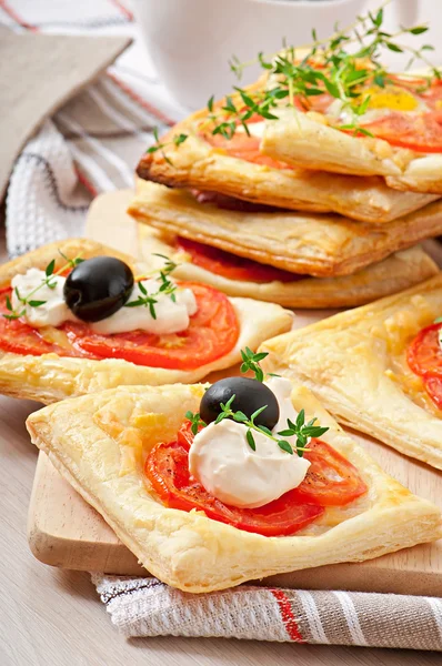 Mini puffs with tomatoes, cheese and olives — Stock Photo, Image