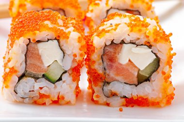 geleneksel taze Japon suşi rulo