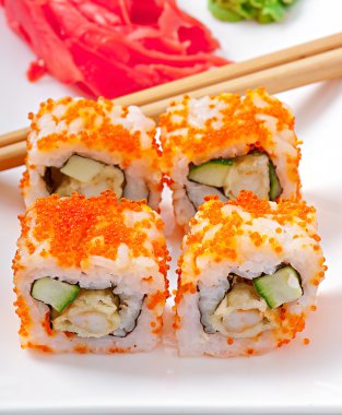 geleneksel taze Japon suşi rulo