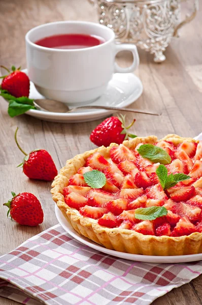 Tarte aux fraises avec crème anglaise — Photo