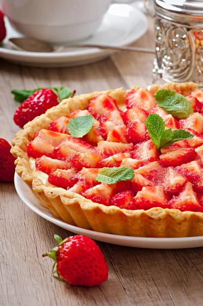 Tarte aux fraises avec crème anglaise — Photo