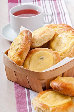 Naneli ve ekşi kremalı peynirli kek. Tatlı nefis.