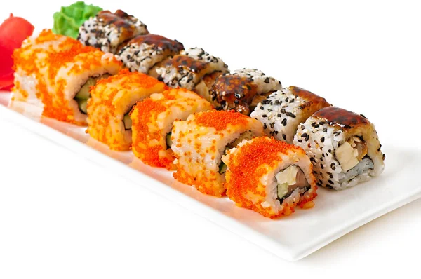 Rotoli di sushi giapponesi freschi tradizionali — Foto Stock