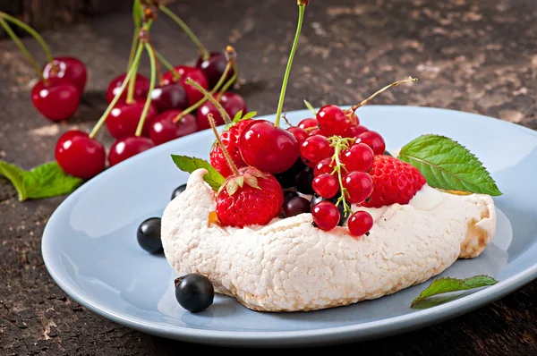 Queso de cuajada con frambuesas — Foto de Stock