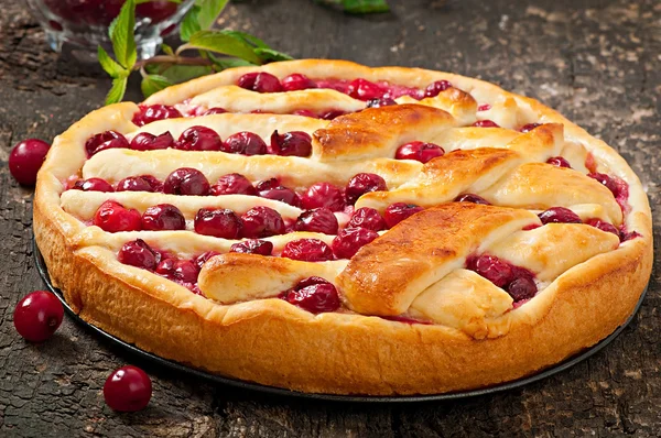 Fresh homemade cherry pie — Stock Photo, Image