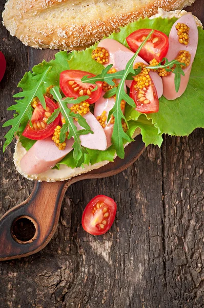 Panino su tavola di legno — Foto Stock