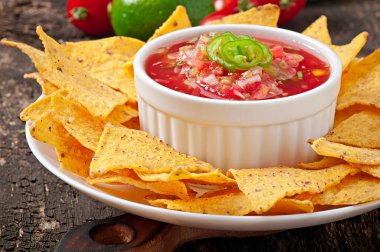 Meksikalı nacho cips