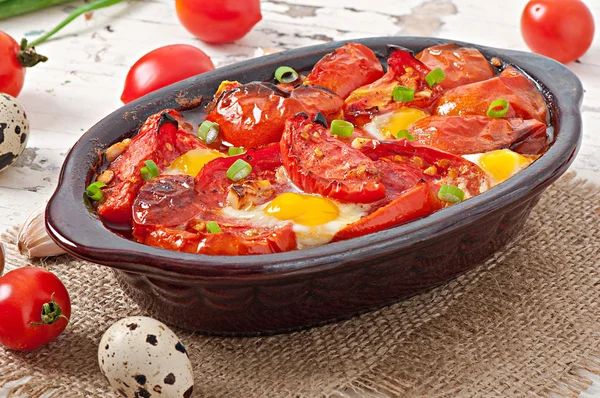 Pomodori al forno con aglio e uova — Foto Stock