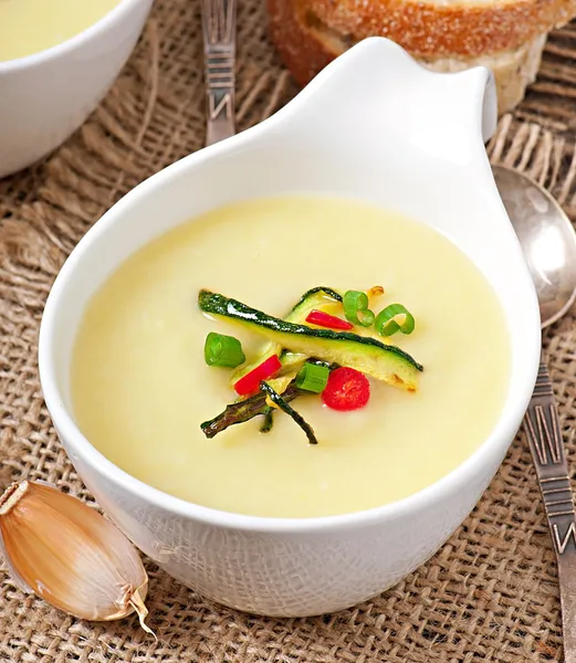 Zucchini-Sahnesuppe — Stockfoto