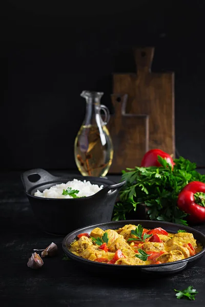 Traditionell Indisk Currykyckling Masala Indiska Kyckling Curry Med Sötpaprika Och — Stockfoto