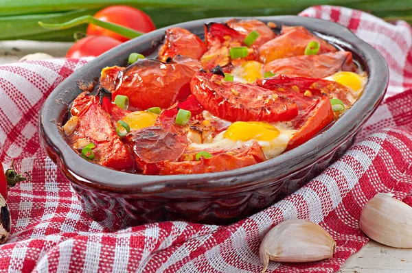 Baked tomatoes with garlic and eggs — Stock Photo, Image