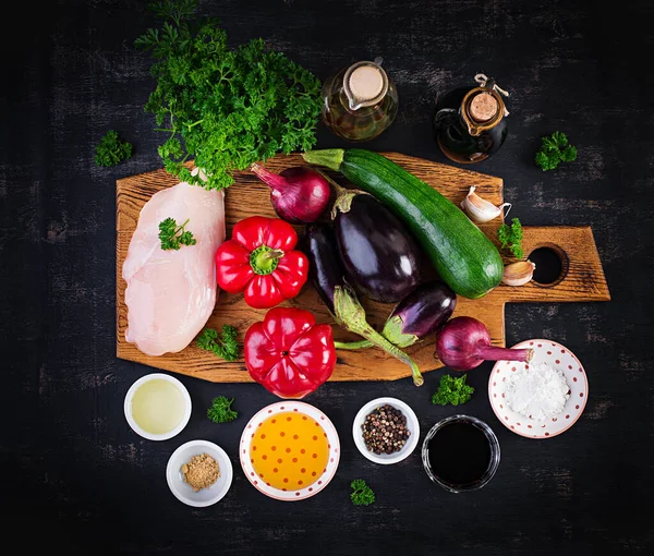 Ingredients Stir Fry Chicken Eggplant Zucchini Sweet Peppers Chinese Food — Stock Photo, Image
