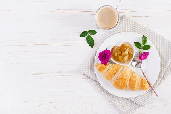Ontbijt Croissant Jam Koffie Bovenaanzicht Vlak Lay — Stockfoto