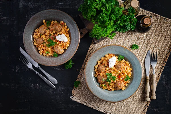 Macarrão Italiano Tradicional Ditalini Com Almôndegas Molho Tomate Legumes Tigela — Fotografia de Stock