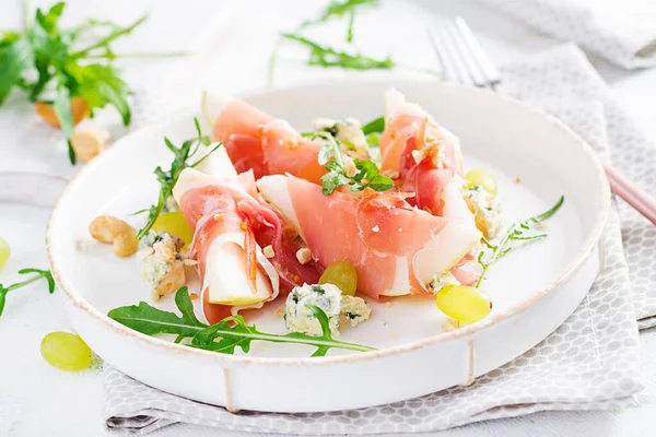 Appetizer Pear Blue Cheese Prosciutto Ham Holidays White Plate — Stock Photo, Image