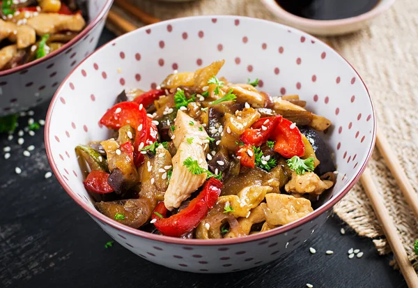 Friggere Con Pollo Melanzane Zucchine Peperoni Dolci Cibo Cinese — Foto Stock