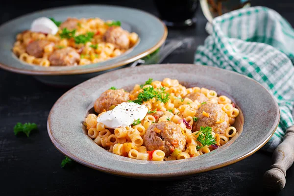 Pasta Italiana Tradicional Ditalini Con Albóndigas Salsa Tomate Verduras Tazón — Foto de Stock