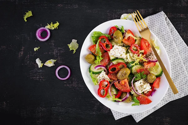 Grekisk Sallad Färsk Tomat Paprika Gurka Rödlök Fetaost Och Gröna — Stockfoto