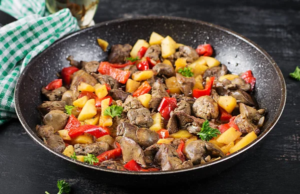 Fried Chicken Liver Apples Sweet Peppers Iron Skillet — Stock Photo, Image