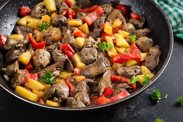 Fried Chicken Liver Apples Sweet Peppers Iron Skillet — Stock Photo, Image