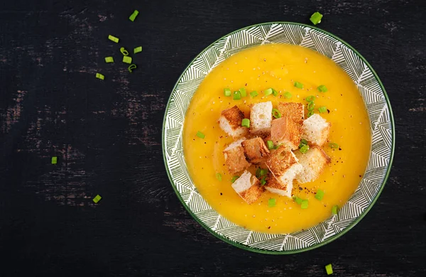 Creamy Pumpkin Puree Soup Croutons Peppers Green Onions Top View — Foto Stock