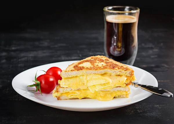 Tasty Breakfast Egg Cheese Toast French Cuisine Morning Food — Foto Stock