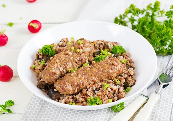 Hälsosam Middag Lunchskål Med Bovetegröt Bakade Köttkotletter Och Rostade Äggplantor — Stockfoto