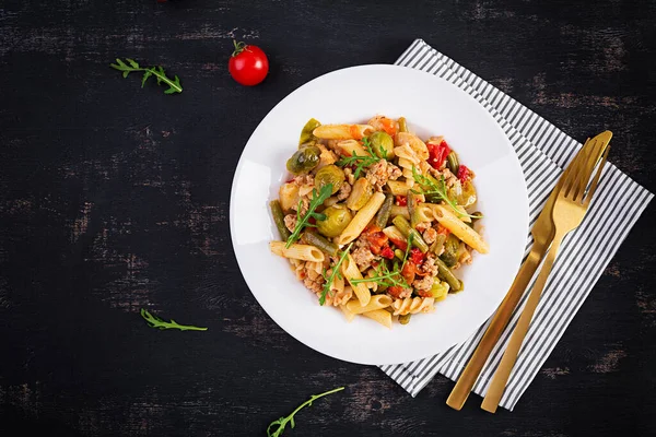 Penne Pasta Italiana Fusilli Con Carne Picada Verduras Almuerzo Vista — Foto de Stock