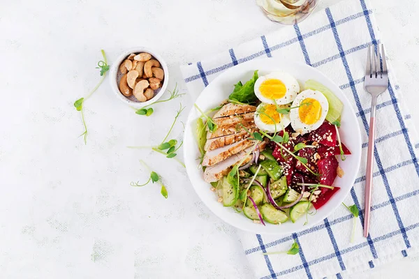 Petit Déjeuner Sain Salade Œufs Durs Avec Légumes Verts Concombres — Photo