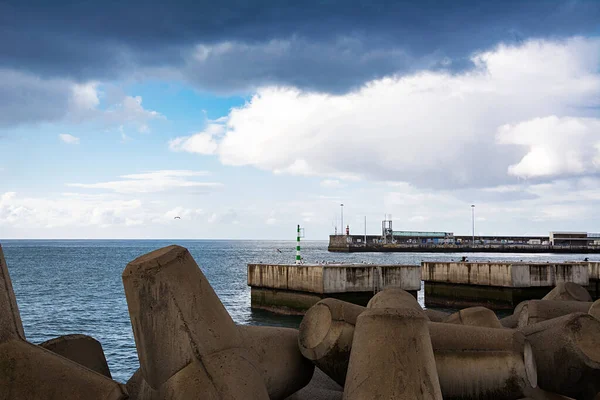 马德拉港 码头上的客轮Funchal市 — 图库照片