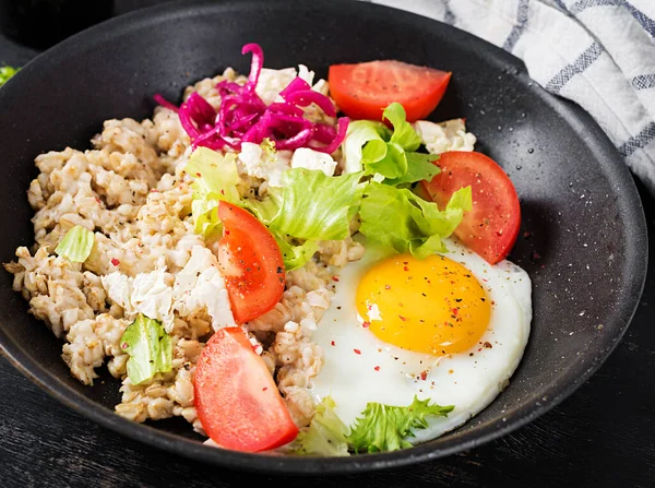 Breakfast Oatmeal Porridge Fried Egg Tomatoes Lettuce Healthy Balanced Food — стоковое фото