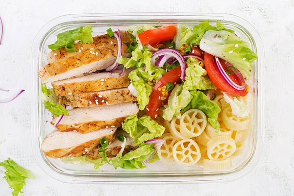 Lunchbox Cutie Prânz File Pui Grătar Salată Paste Legume Proaspete — Fotografie, imagine de stoc