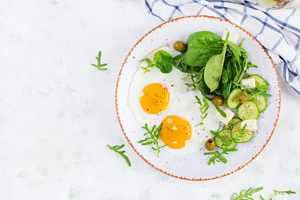 English Breakfast Fried Eggs Cheese Cucumber Olives Spinach American Food — Stock Fotó