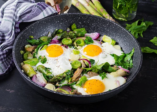 Fried Eggs Asparagus Leeks Spinach Mushrooms Useful Breakfast — Stock Fotó